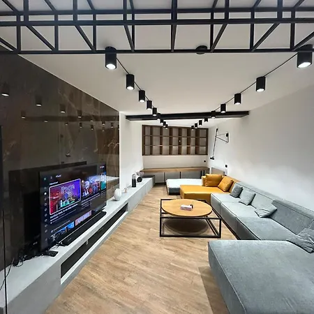 160 M Luxury Retreat Jacuzzi, Sauna & Free Parking Apartmán